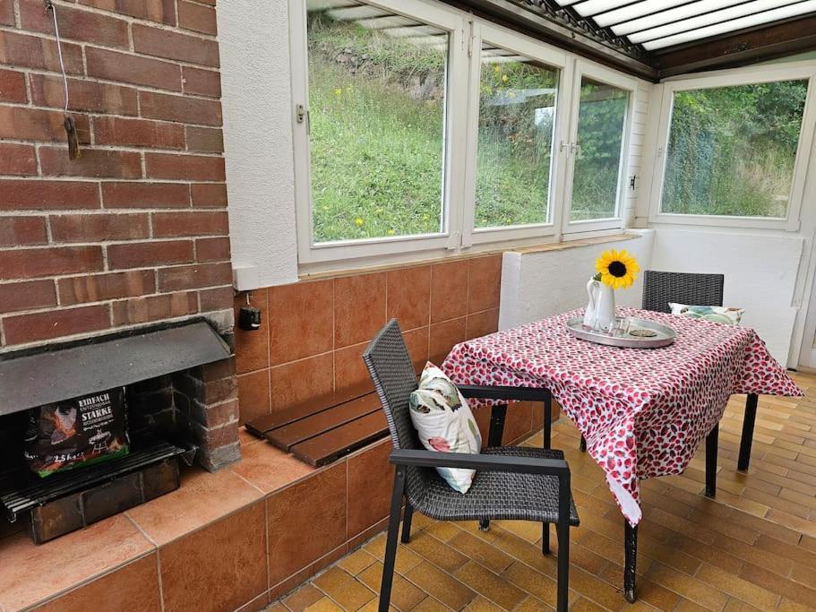 Grosse Ferienwohnung Am Waldrand 쇠나우 외부 사진